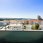 Flat 3 Bedrooms Апартаменты *
