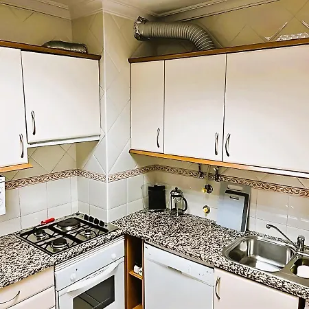 Flat 3 Bedrooms Apartment