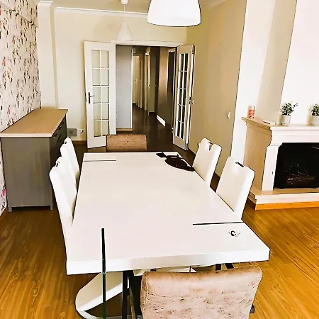 Flat 3 Bedrooms Apartment *