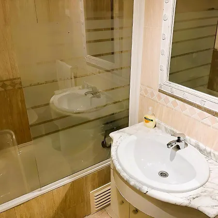 Flat 3 Bedrooms Apartment *